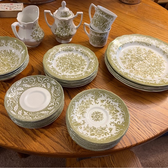 Green - Picture 5 of 12